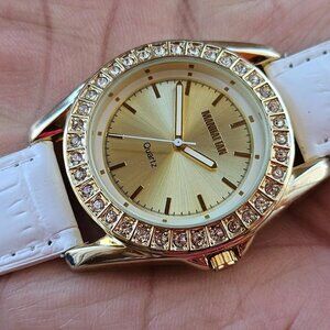 Croton Manhattan Wristwatch White Leather strap Crysyals Accent Bezel Watch